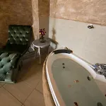 Нощувка със закуска (B & B) Royal Valentina Castle