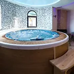 Нощувка със закуска (B & B) Royal Valentina Castle Огняново