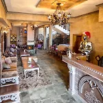 Нощувка със закуска (B & B) Royal Valentina Castle