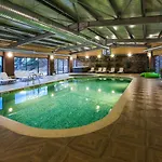 Нощувка със закуска (B & B) Royal Valentina Castle 4*