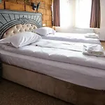 Нощувка със закуска (B & B) Royal Valentina Castle