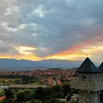 Нощувка със закуска (B & B) Royal Valentina Castle