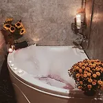 Нощувка със закуска (B & B) Royal Valentina Castle Огняново