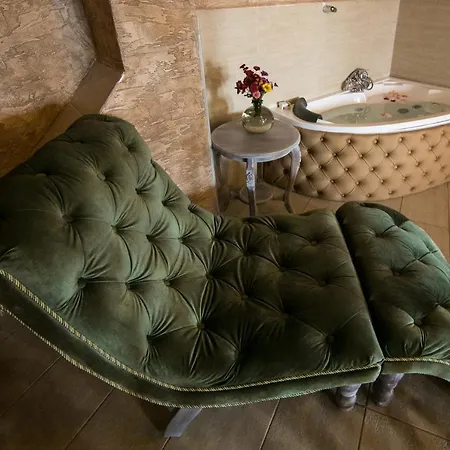 Frühstückspension Royal Valentina Castle 4*