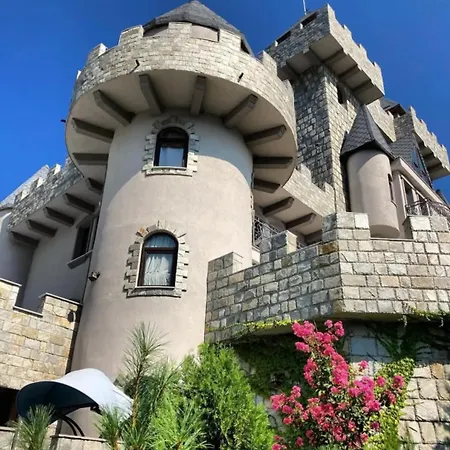 Royal Valentina Castle Ogneanovo