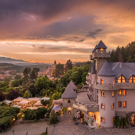 Royal Valentina Castle Nocleg ze śniadaniem 4*