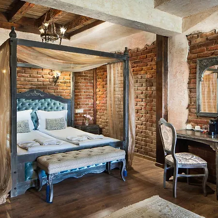Royal Valentina Castle Bed & Breakfast 4*