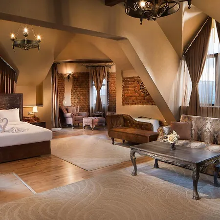Royal Valentina Castle Bed & Breakfast 4*