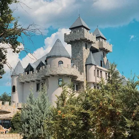 Royal Valentina Castle Ognianowo
